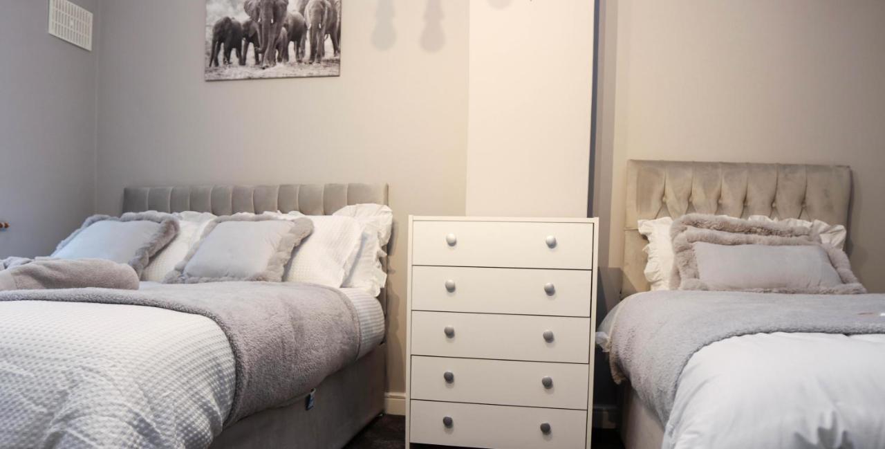 The Grey Haven Birmingham Villa ภายนอก รูปภาพ