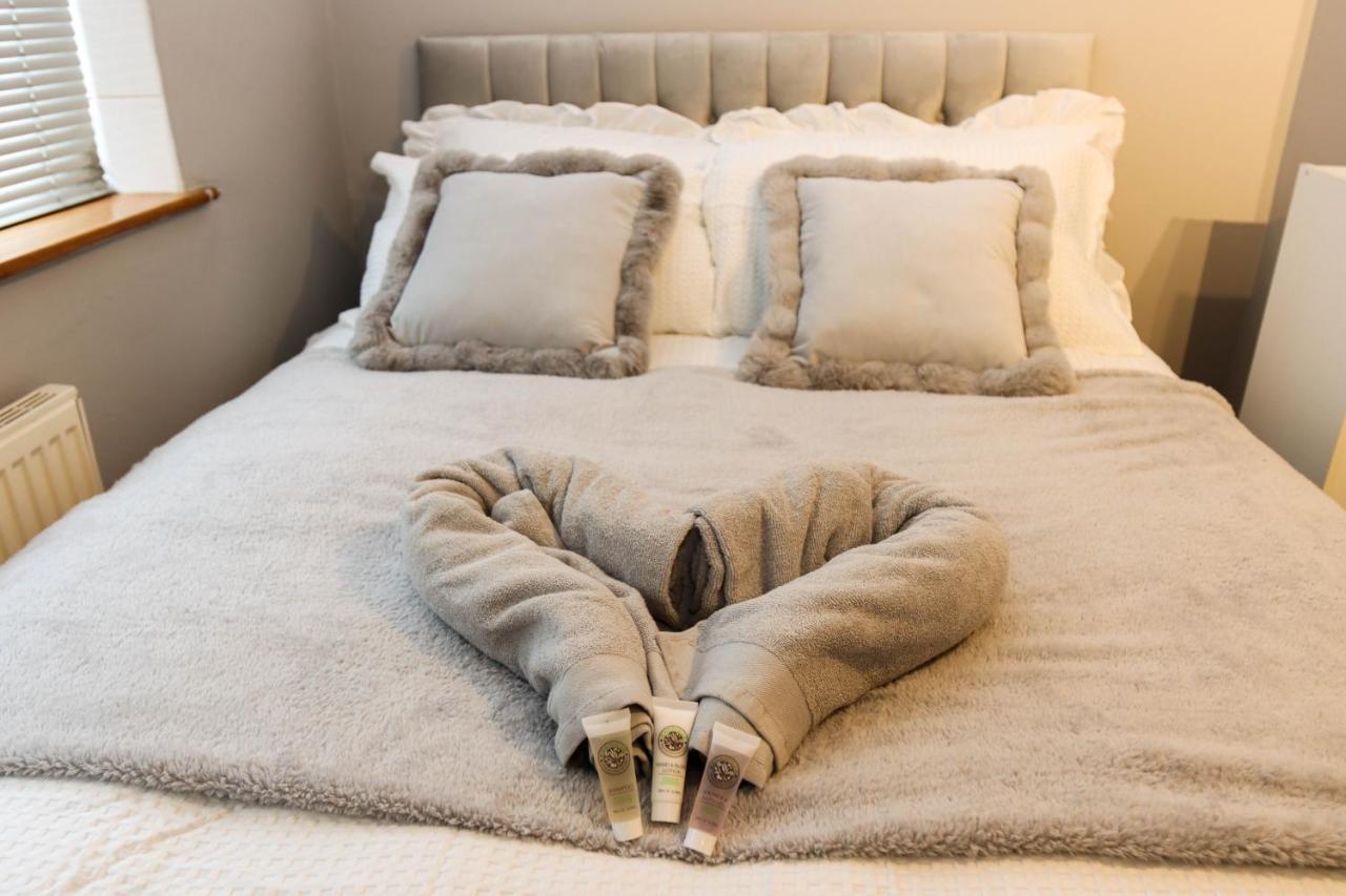The Grey Haven Birmingham Villa ภายนอก รูปภาพ