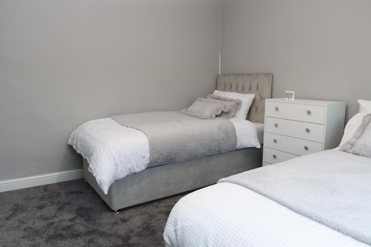 The Grey Haven Birmingham Villa ภายนอก รูปภาพ