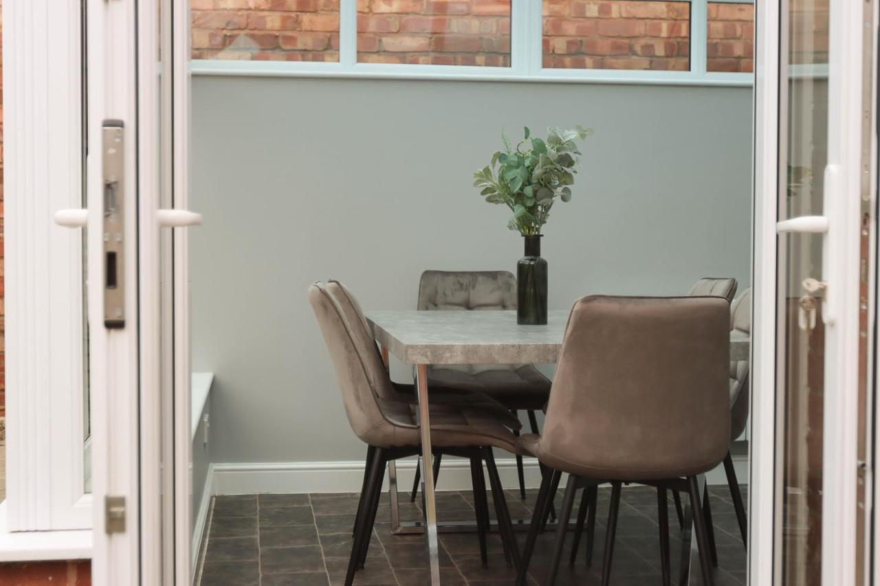 The Grey Haven Birmingham Villa ภายนอก รูปภาพ