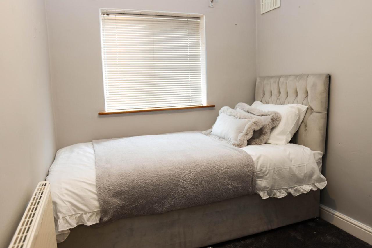 The Grey Haven Birmingham Villa ภายนอก รูปภาพ