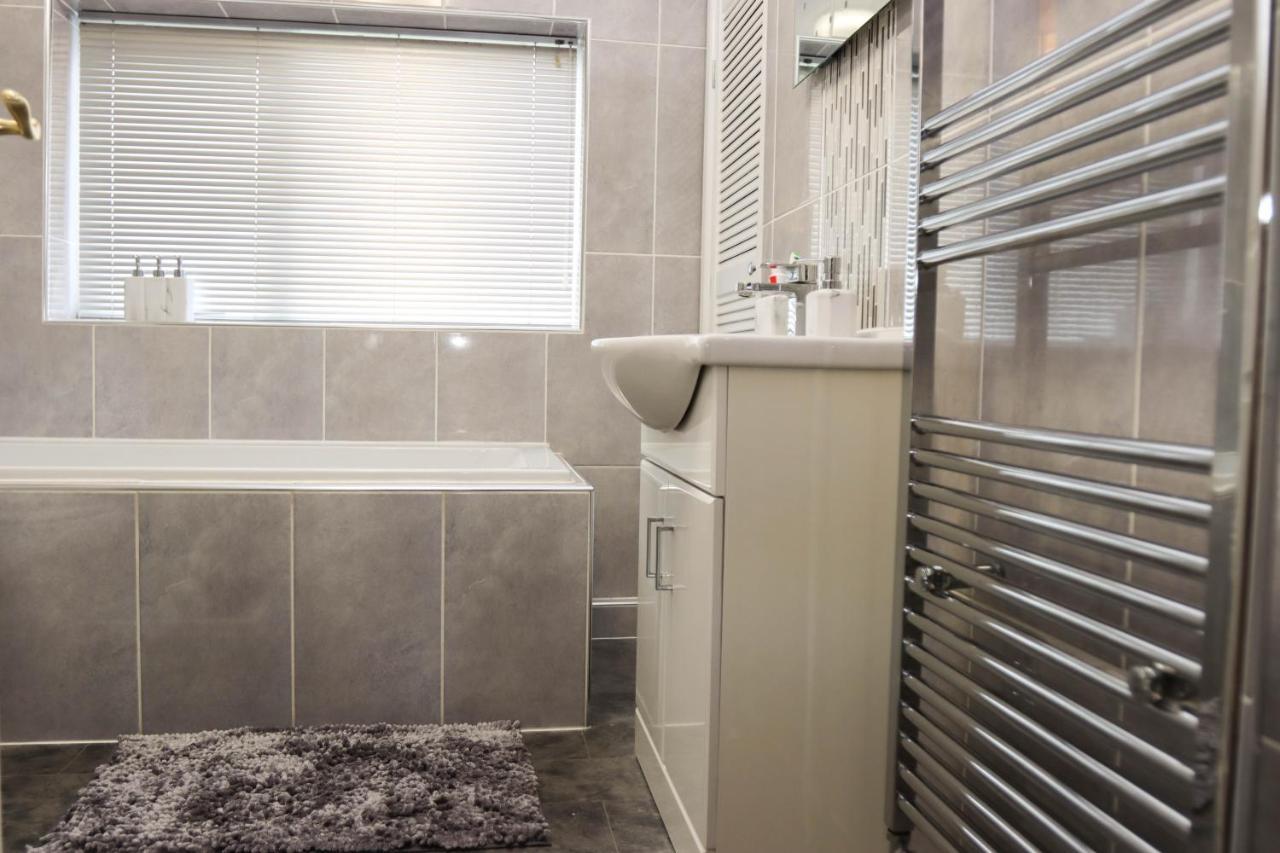 The Grey Haven Birmingham Villa ภายนอก รูปภาพ